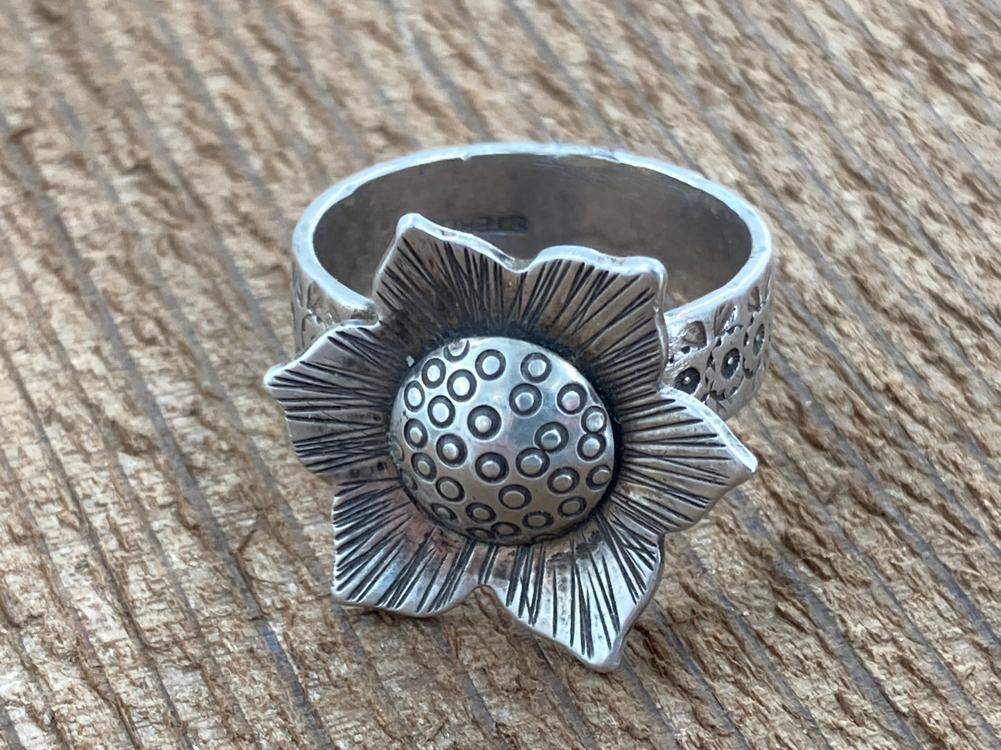 Flower Love Ring